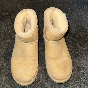 Ugg Mini